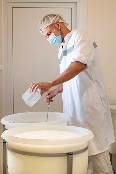 Préparation du Mothais sur feuille